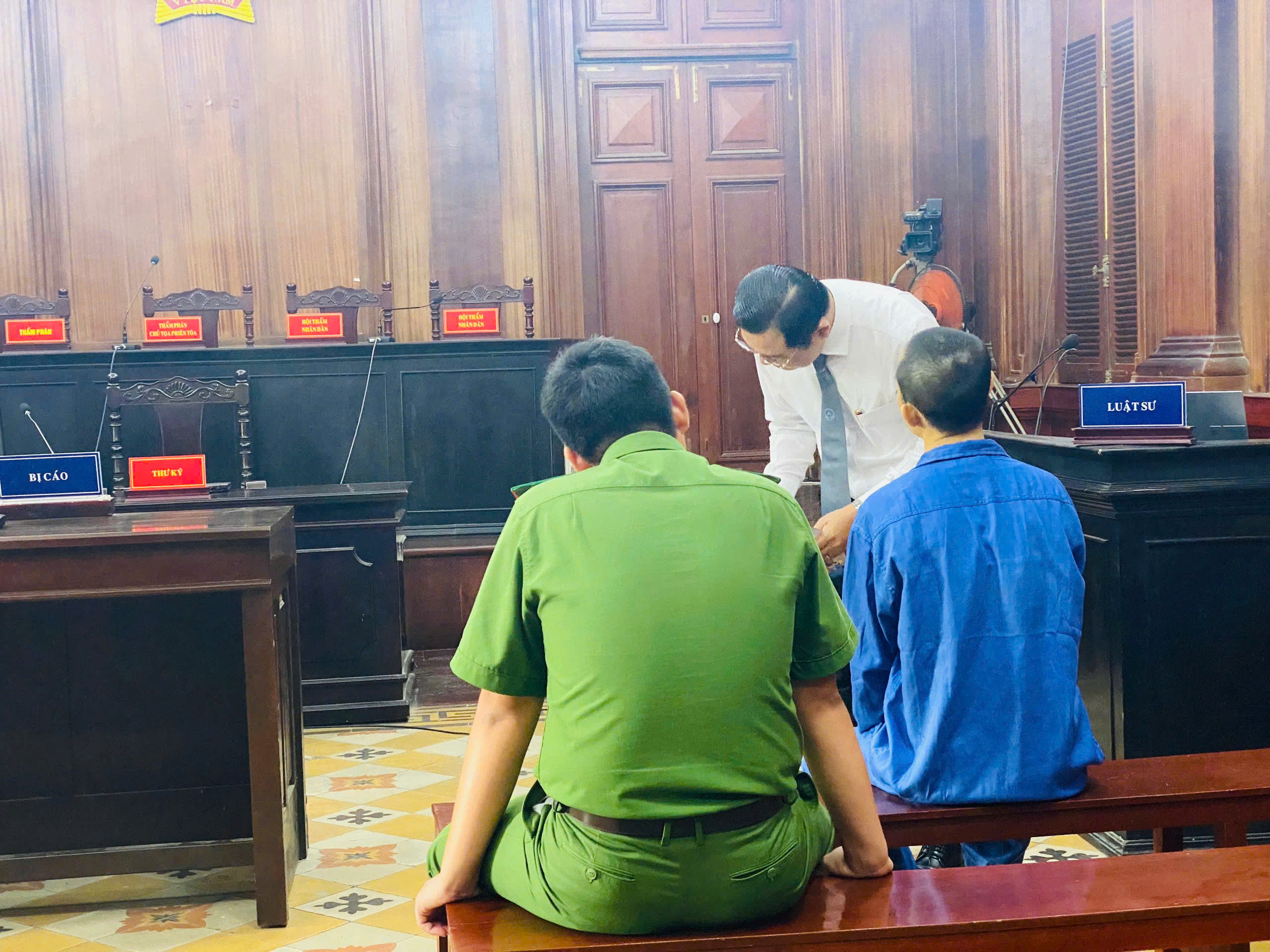 Tố tụng 4