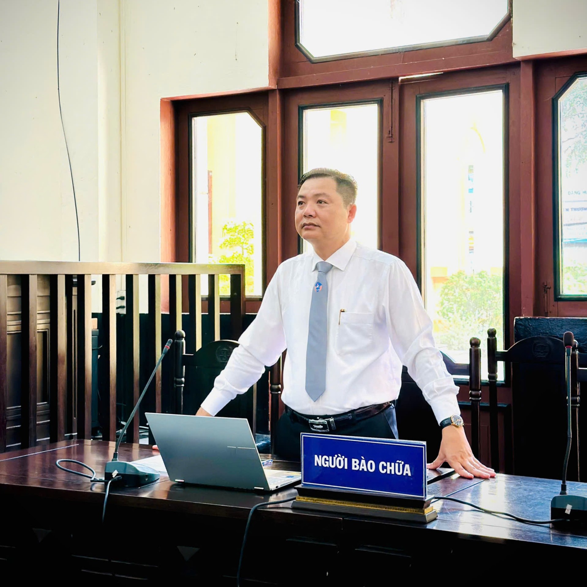 Tố tụng 10