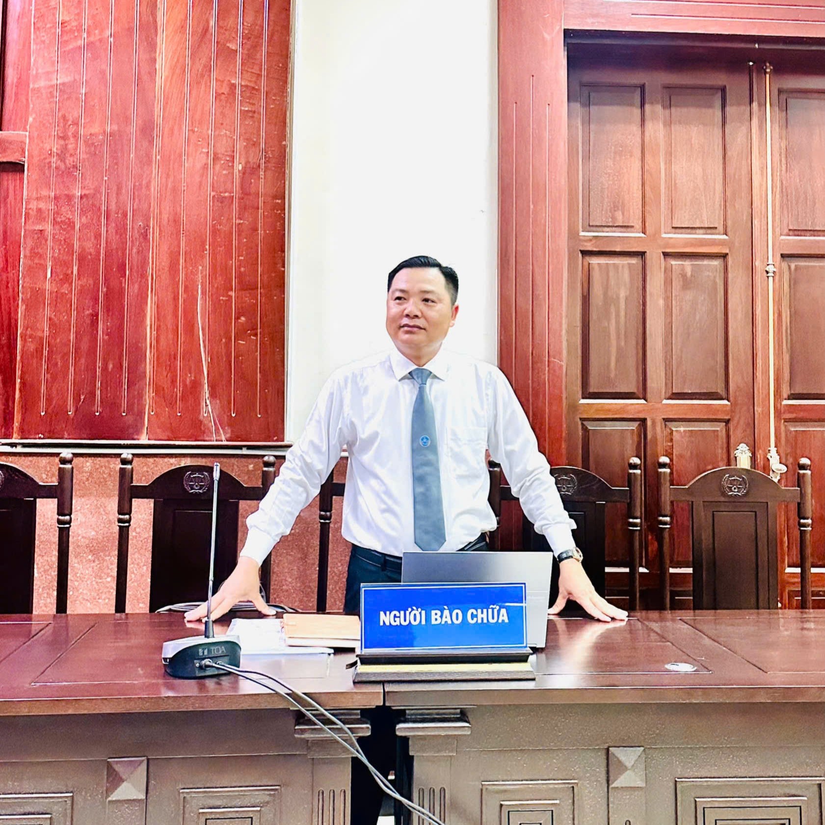 Tố tụng 18
