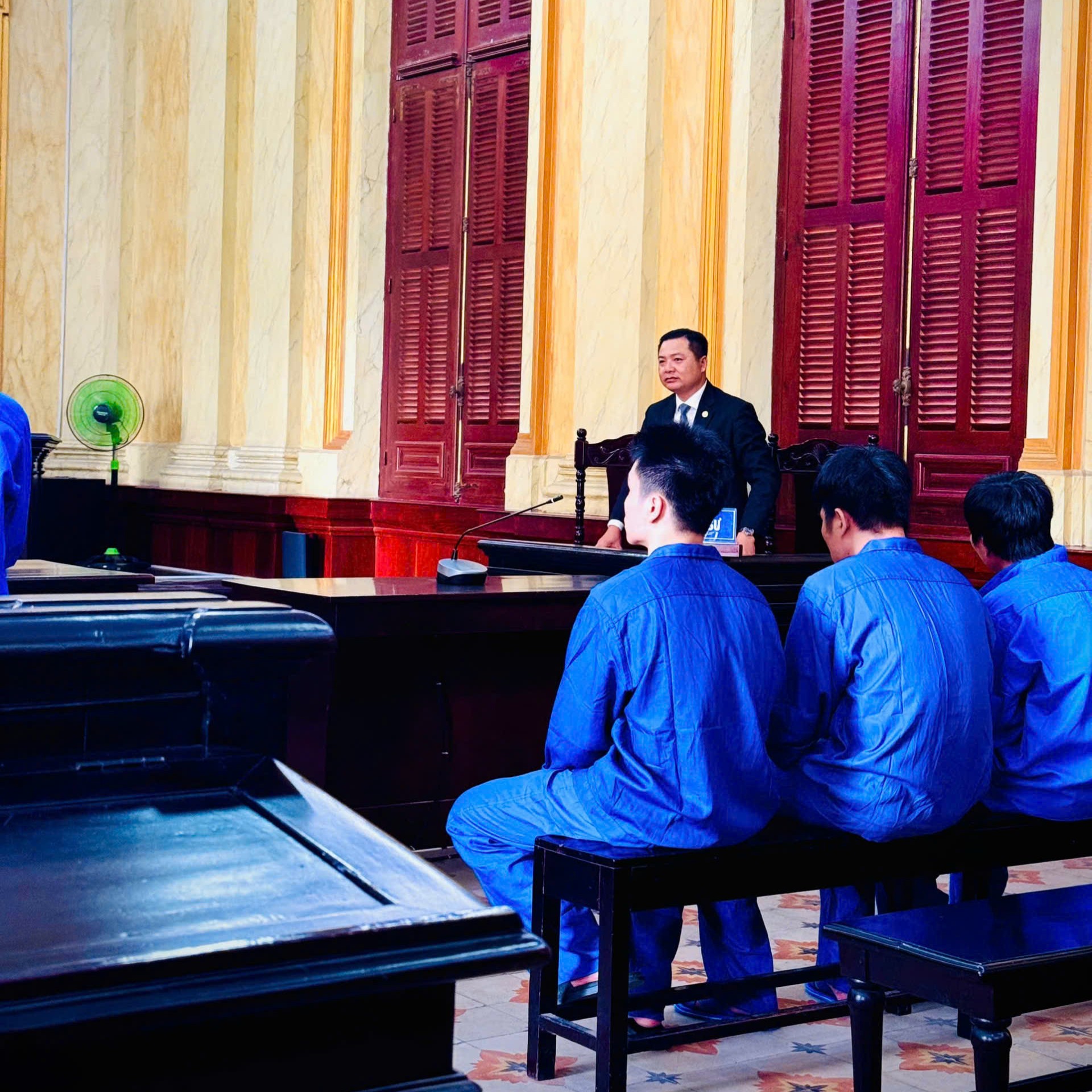 Tố tụng 20
